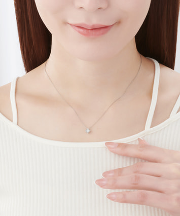 お昼頃出品し直しPT950/PT850ダイヤ0.20きらりんネックレス PT900/PT850ダイヤ0.50イニシャルeですか？きらりんネックレス