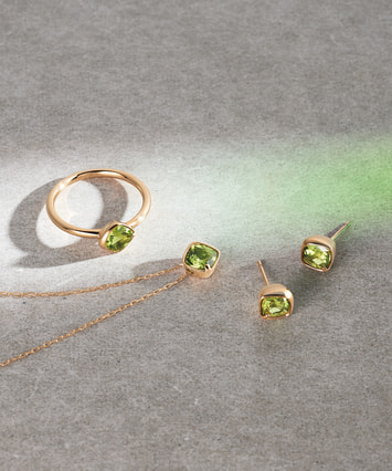 ペリドットがお花に見えるキュートピアス K18YG ペリドットがお花に見えるキュートピアス K18YG