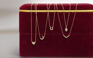 さらりと身に着けられる、毎日の定番アイテム