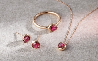 7月の誕生石ジュエリー