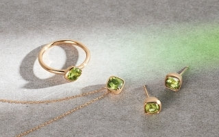 ８月の誕生石ジュエリー