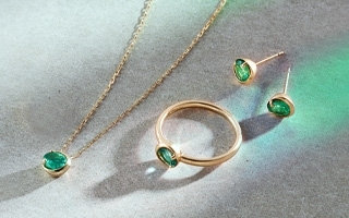 ５月の誕生石ジュエリー