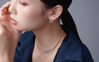 モダンなムード漂うチョーカー