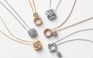 オンからオフまで。2way以上のアレンジを楽しめるネックレス